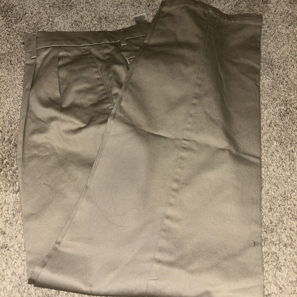 DOCKERS Mens Relaxed Fit Pleated Dark Khaki Pants Size 32 X 34 Flex Comfort Band